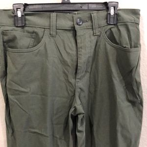 Forest green light weight eddie Bauer travex 5 pocket pants